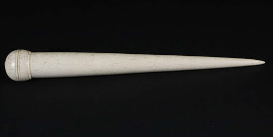 Turned and Scribed Antique Whalebone Ball Grip Fid, 19th Century