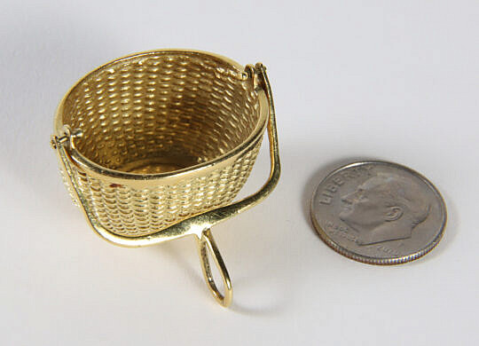 Signed Diane Kim England 18k Yellow Gold Nantucket Basket Pendant