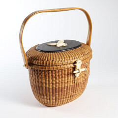 Jose Formoso Reyes Nantucket Friendship Basket Ebony Top with Carved Seagull in Flight, circa 1977